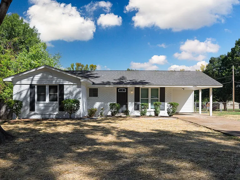 1860 Brookhaven Dr — Photo 2