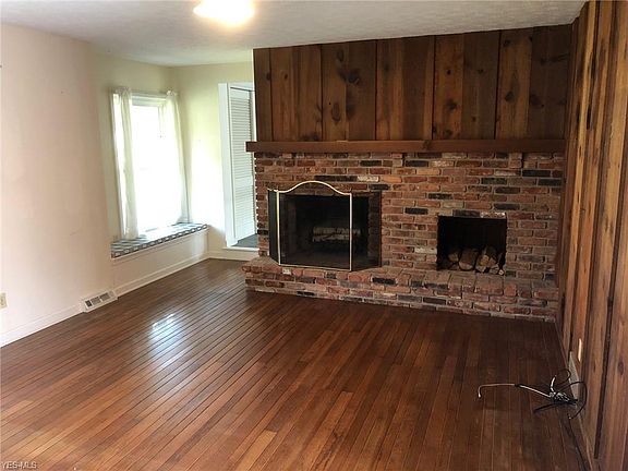 4th image of 95 Maple Hill Dr