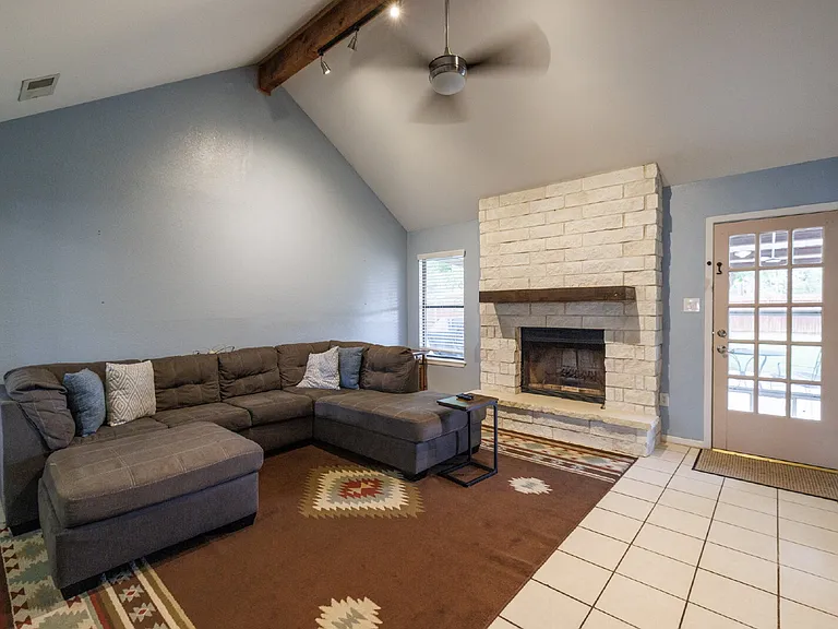 857 Chanticleers Ln — Photo 3