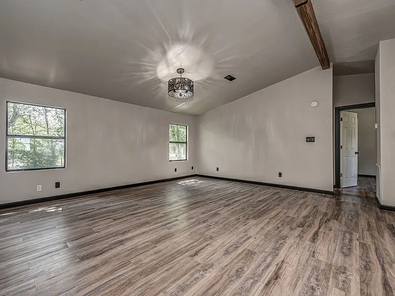 58 Divine Pl — Photo 9