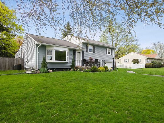 3rd image of 31 Hudson Dr
