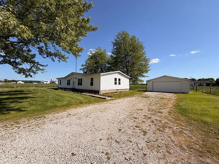 1405 Highway 150 NE — Photo 3