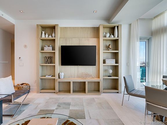 3rd image of 102 24th St Penthouse 1613