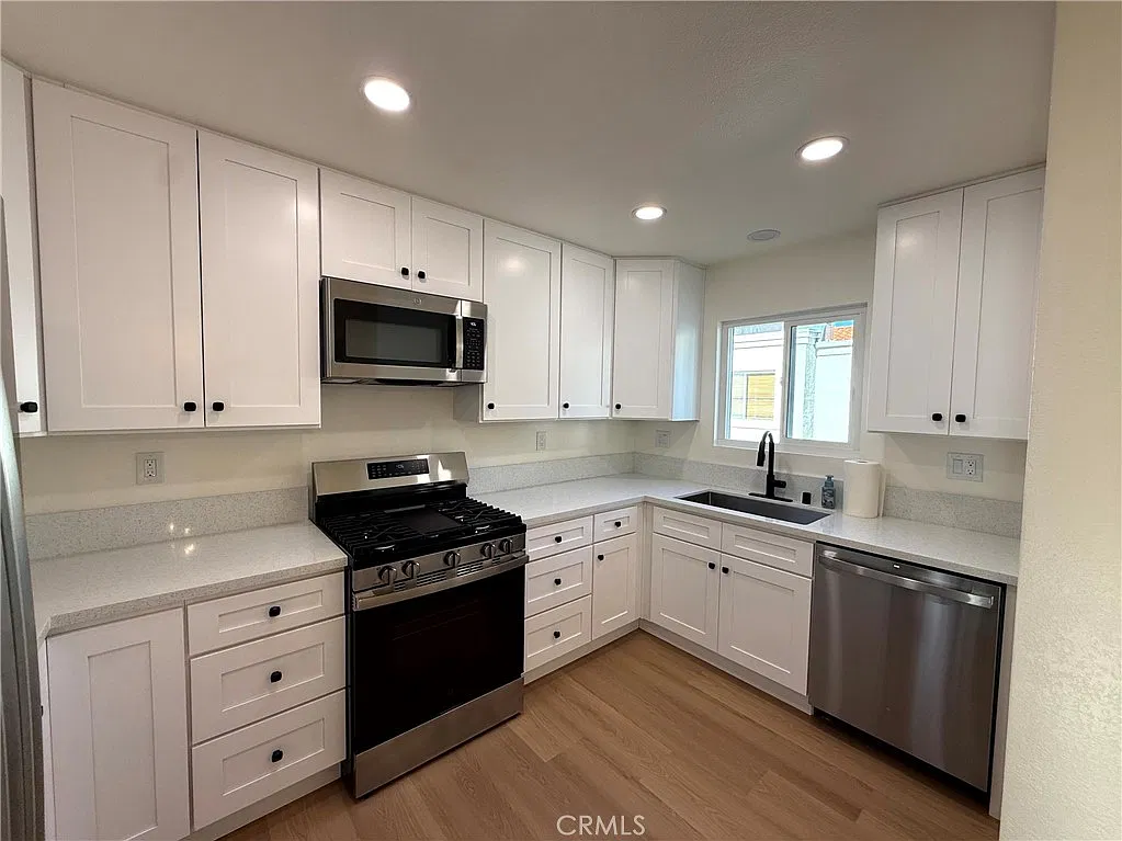 2 bed, 999 sqft, $2,900 — Photo 4