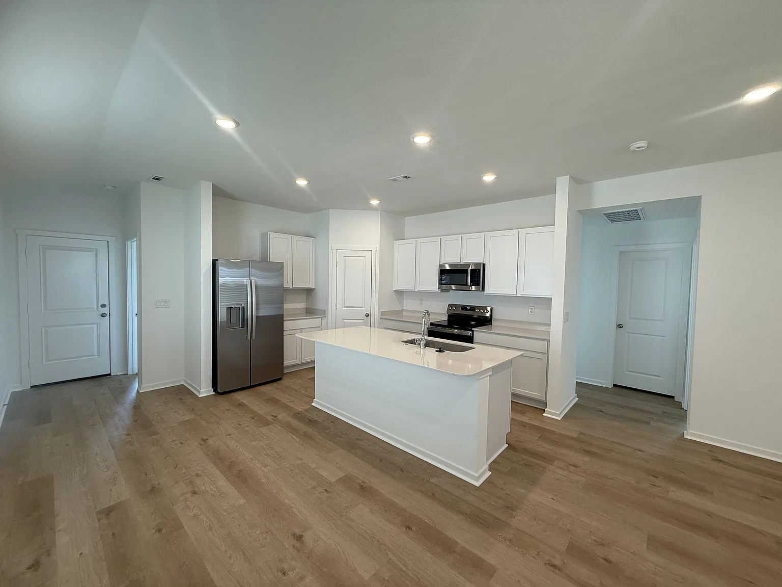3 bed, 1373 sqft, $1,700 — Photo 4