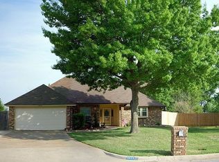 8632 Crestview Dr, North Richland Hills, TX 76182