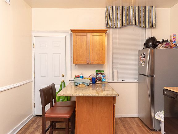 2nd image of 906 W Wrightwood Ave #G