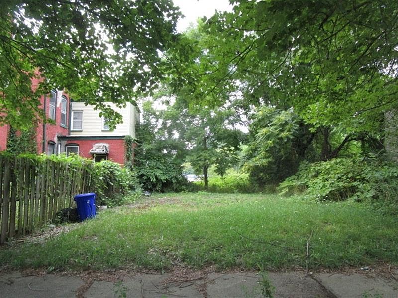 2nd image of 1332 Adams St