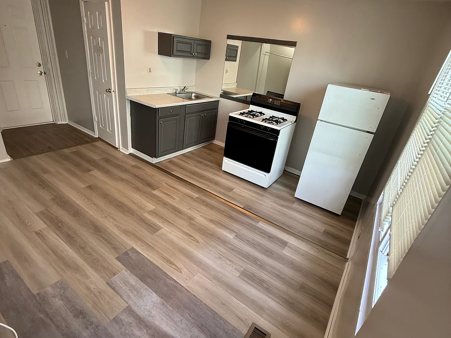 Studio, 400 sqft, $1,175 — Photo 2