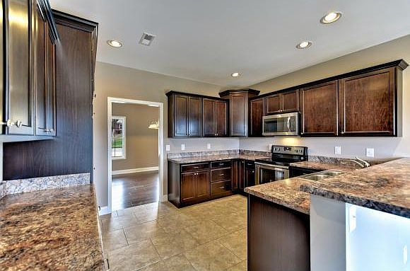 2nd image of 479 Manchester Pl