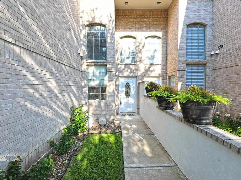 7521 Country Club Dr #307 — Photo 3