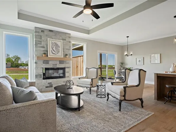 25023 W 94th Ter, Lenexa, KS 66227