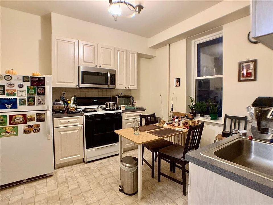 1st image of 106 11th St APT 18
