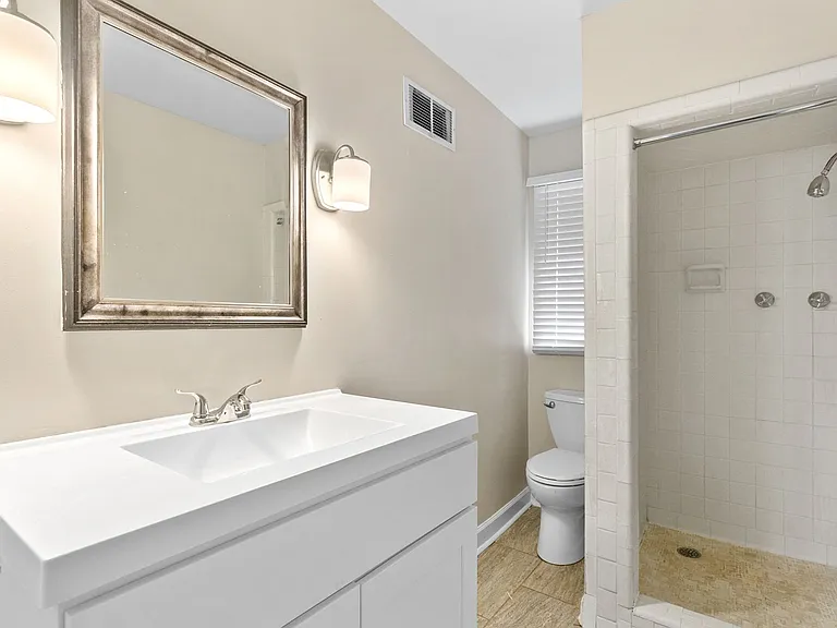 Wesley Apartments — Photo 5