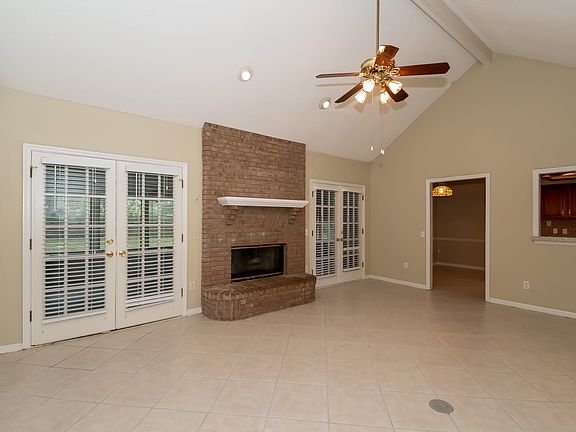 3rd image of 1809 Lakedge Dr