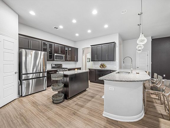 5th image of 3025 Silvergrass Cv