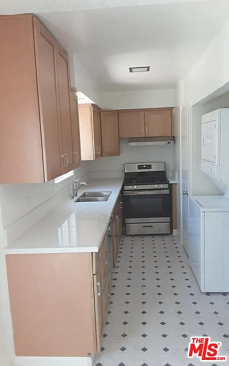 3 bed, 1.5 bath, 1122 sqft, $3,400 — Photo 4