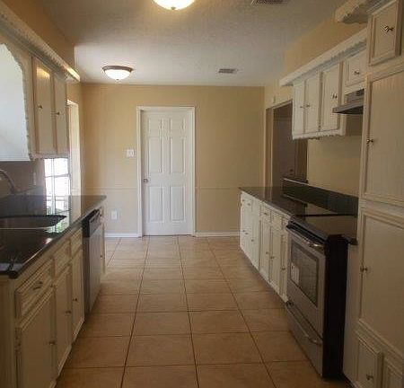5th image of 22130 Woodrose Dr