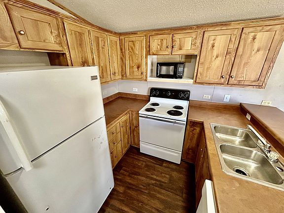 3rd image of 16816 County Road 1525garden Oaks #8