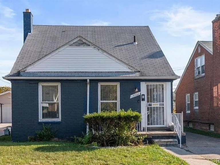 19306 Winthrop St — Photo 1