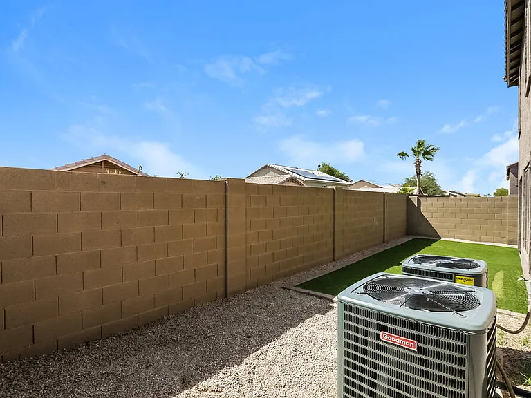 2213 E 35th Ave — Photo 16