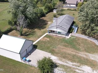 2021 Graefenburg Rd, Lawrenceburg, KY 40342