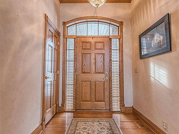 4th image of 9332 Valley View Dr