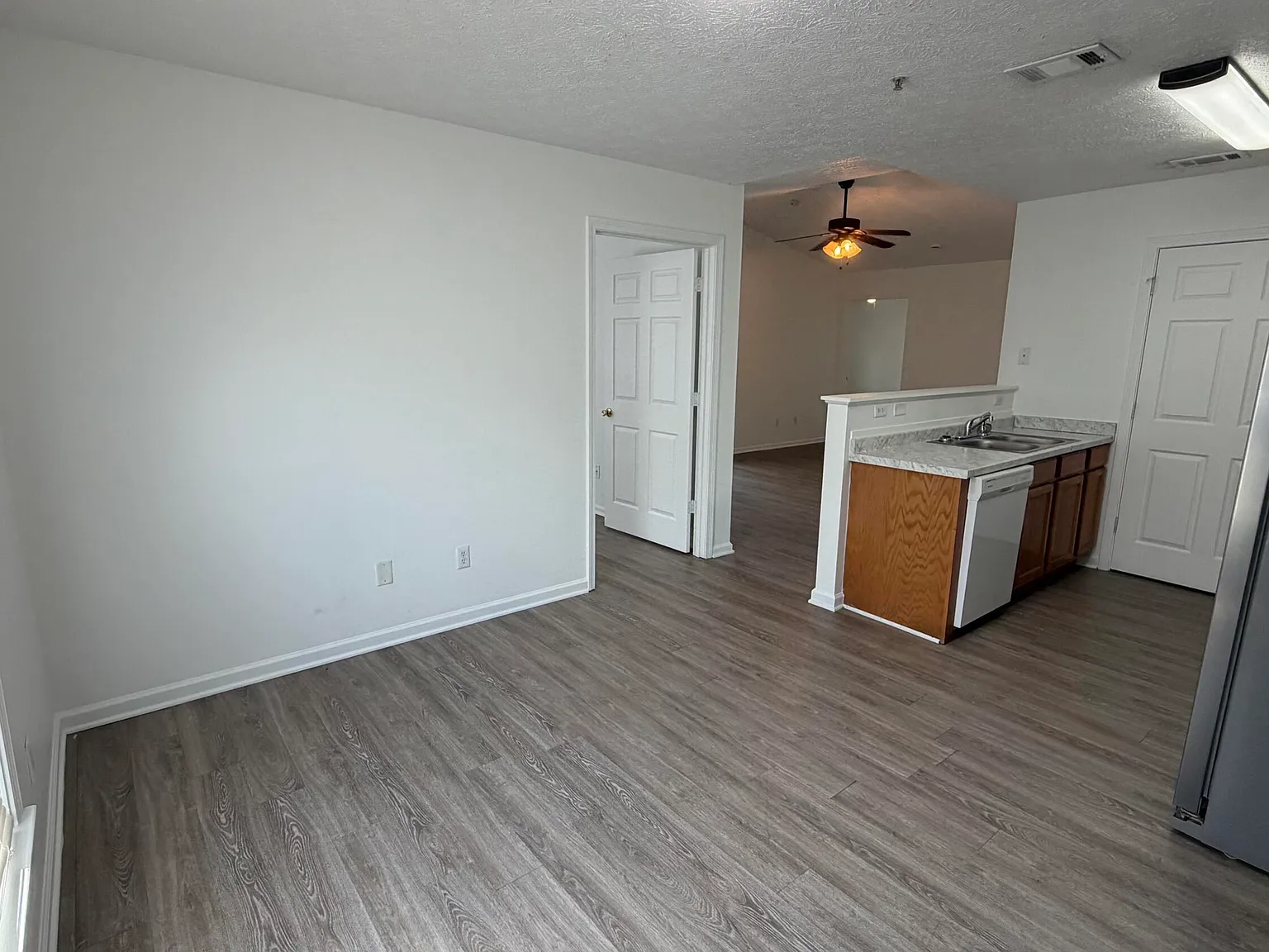12 bed, 4752 sqft, $1,550 — Photo 3