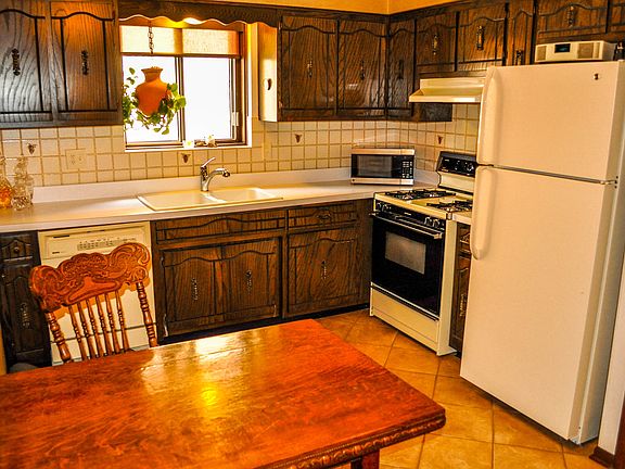 4th image of 4824 W 122nd St APT 1W