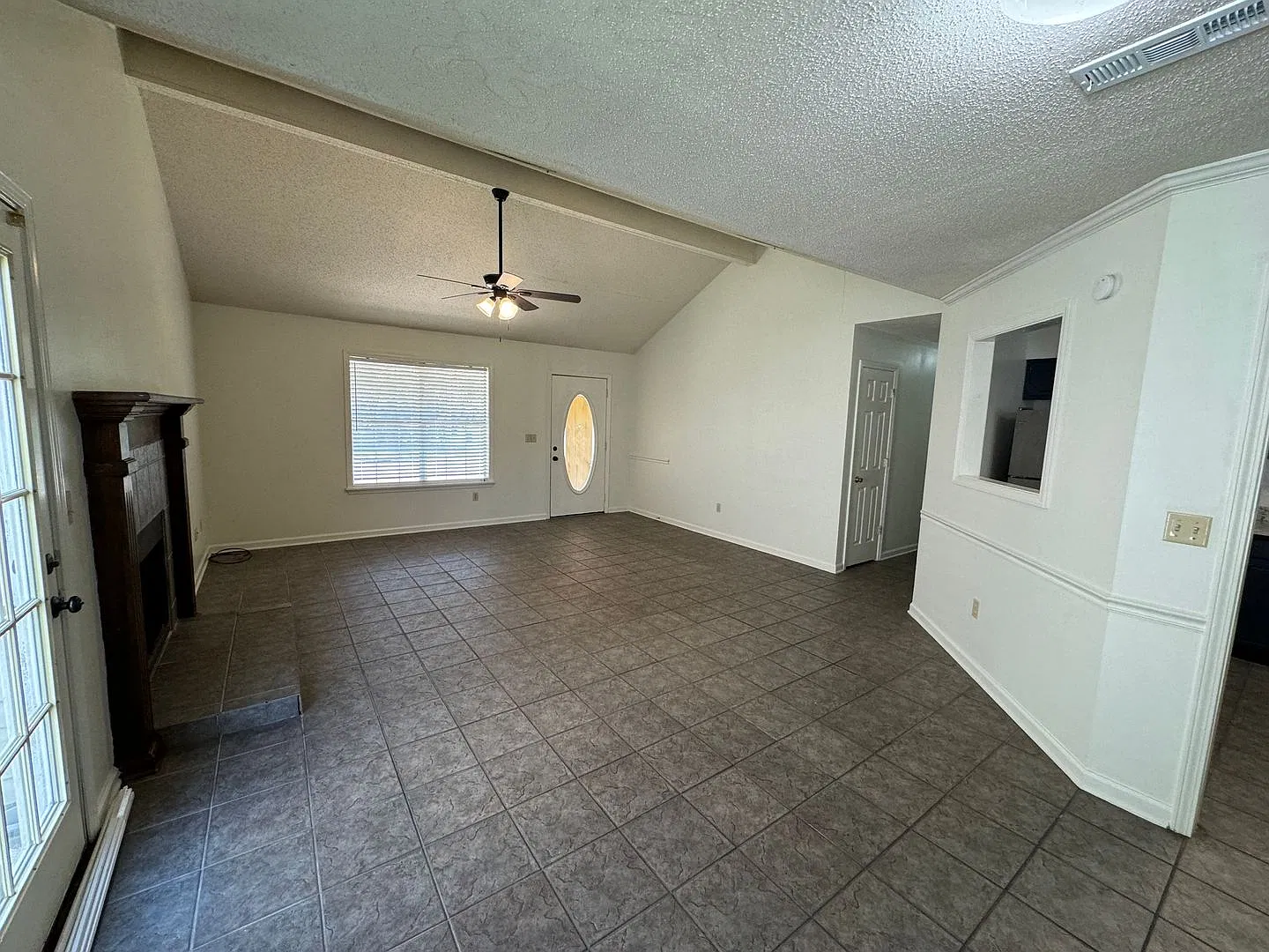 3BR/2BA Home — Photo 4