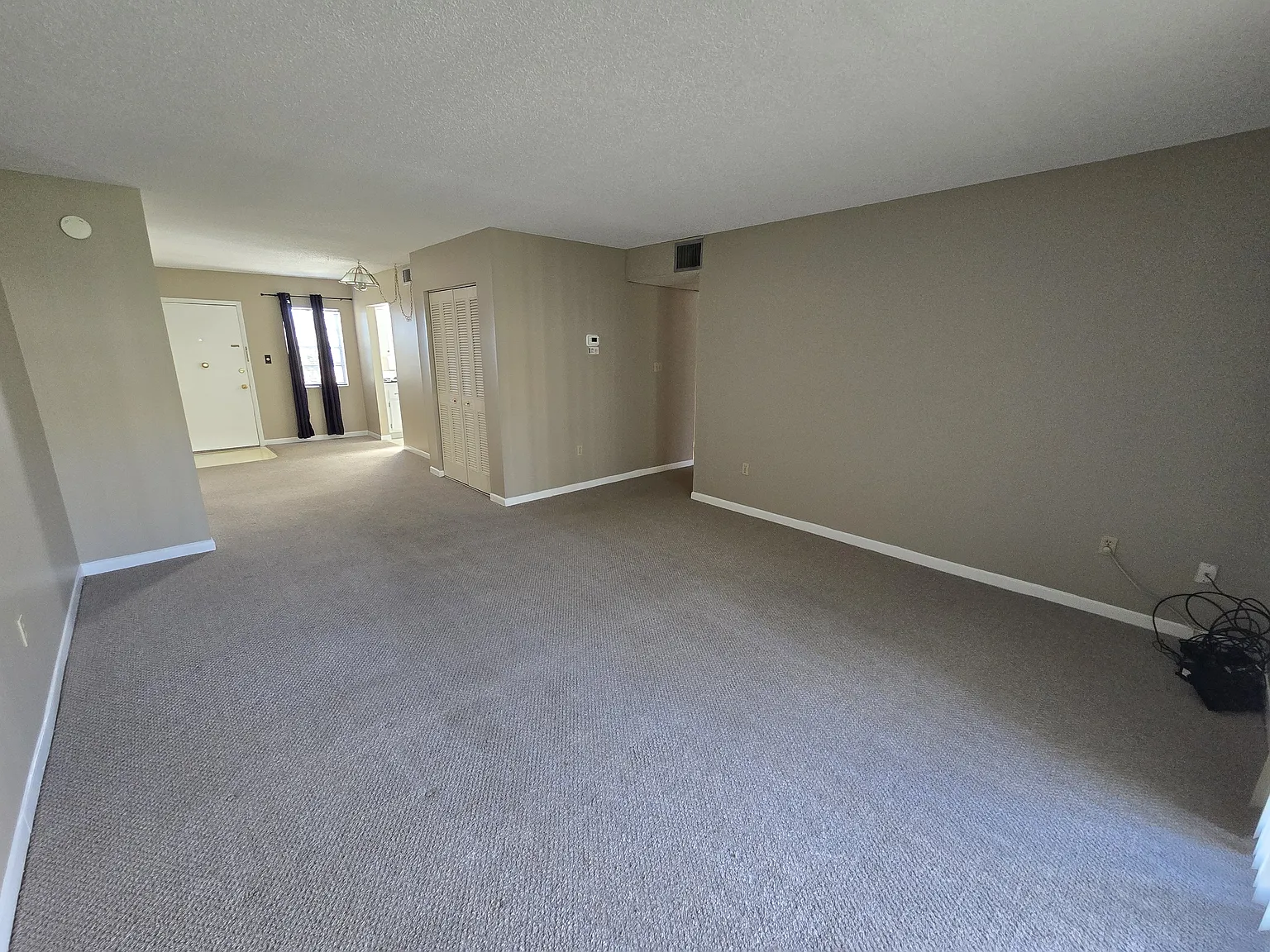2 bed, 1.5 bath, 925 sqft, $1,590 — Photo 4