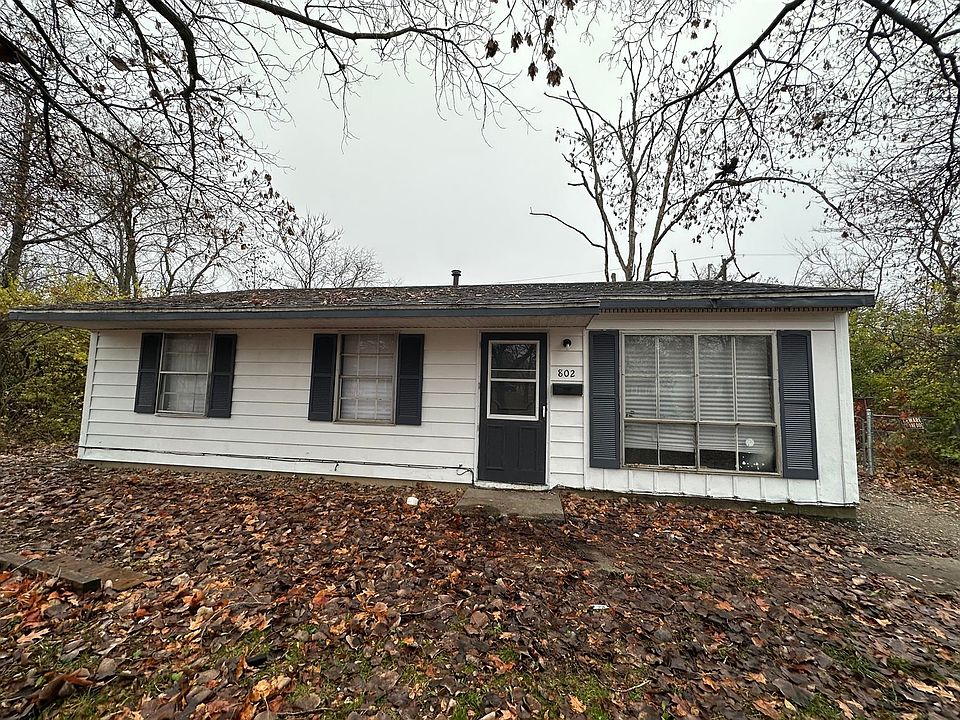 1st image of 802 Knollcrest Dr