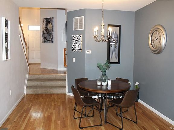 2nd image of 18 Stonerose Ct