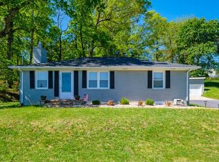 722 Hillcrest Dr, Staunton, VA 24401