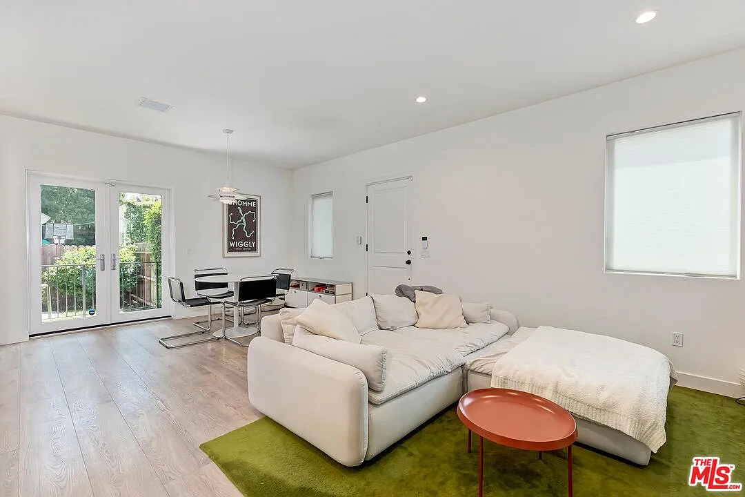 2 bed, 2.5 bath, 1200 sqft, $6,000 — Photo 4