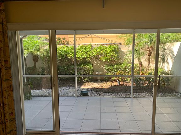 2nd image of 21 Tall Oaks Cir