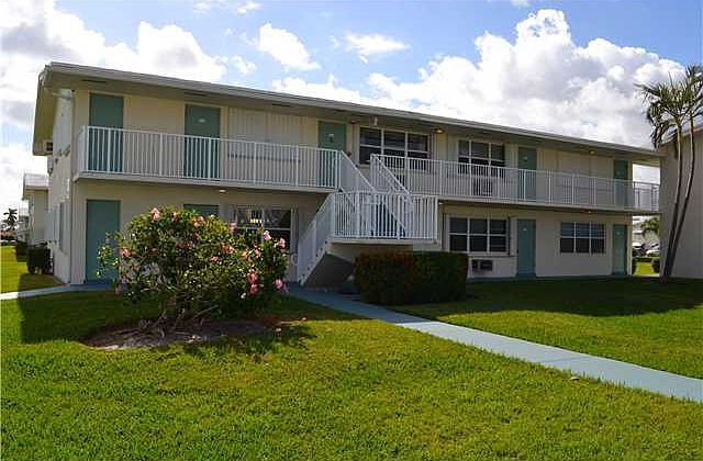 1st image of 560 Horizons W APT 209