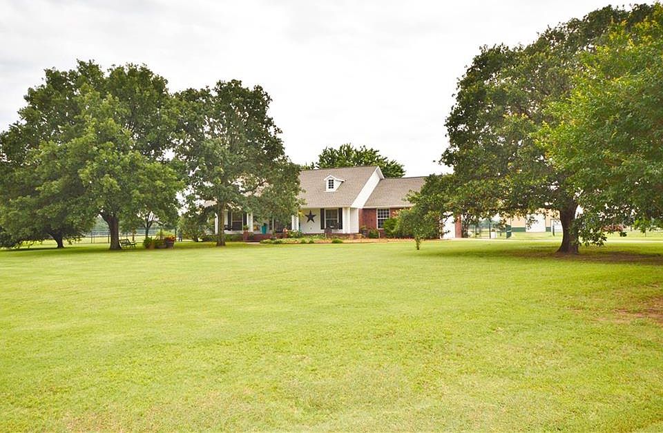 1st image of 514 Hidden Oaks Ln
