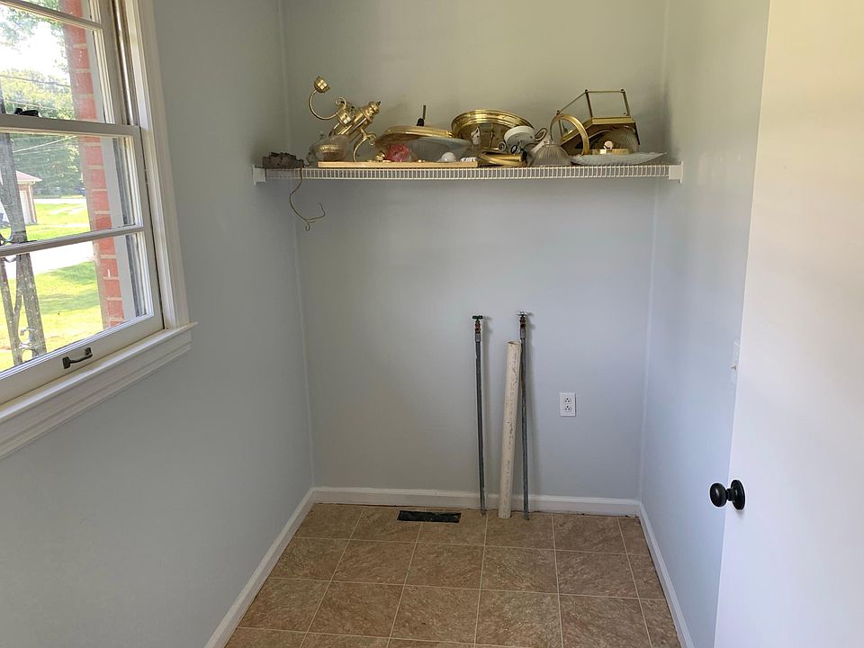 1st image of 105 Whiteside St