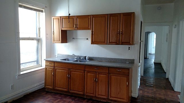 2nd image of 4736 W Adams St