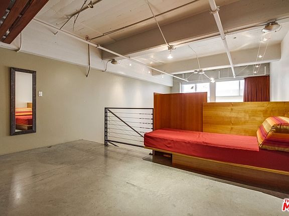 4th image of 1130 S Flower St APT 108