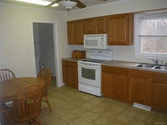 Eat-in Kitchen
