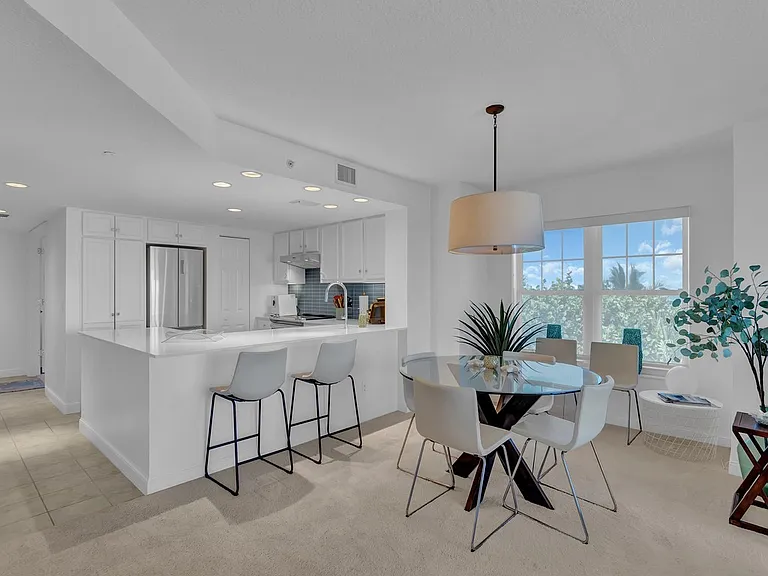 2700 Ocean Dr #300 — Photo 8