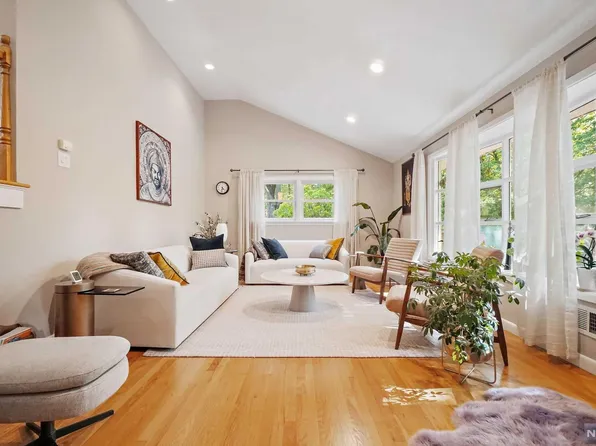 25 Marconi St, Tenafly, NJ 07670