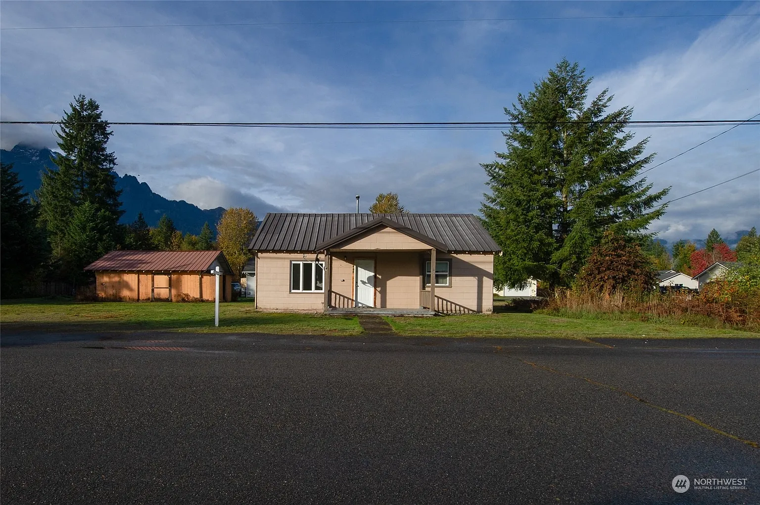 605 Commercial Avenue photo 1