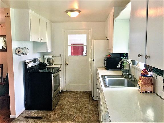Kitchen w/appliances
