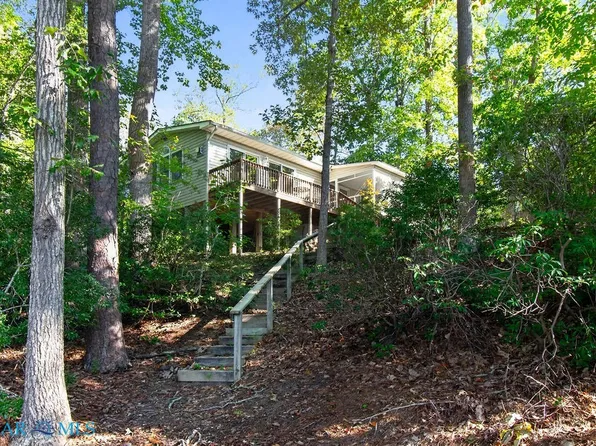 1602 Corrotoman Dr, Lancaster, VA 22503
