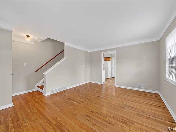 5th image of 360 Parkview Dr