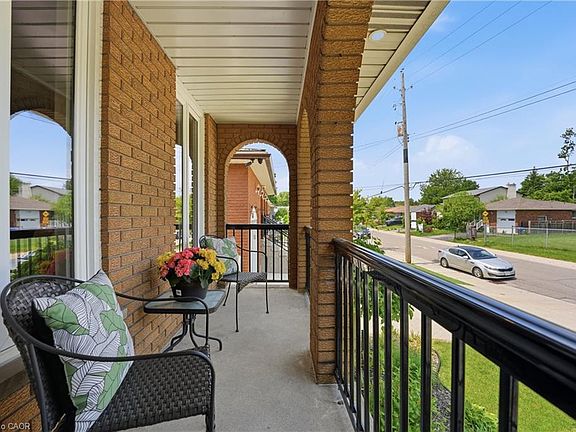 4th image of 477 Queen Victoria Dr