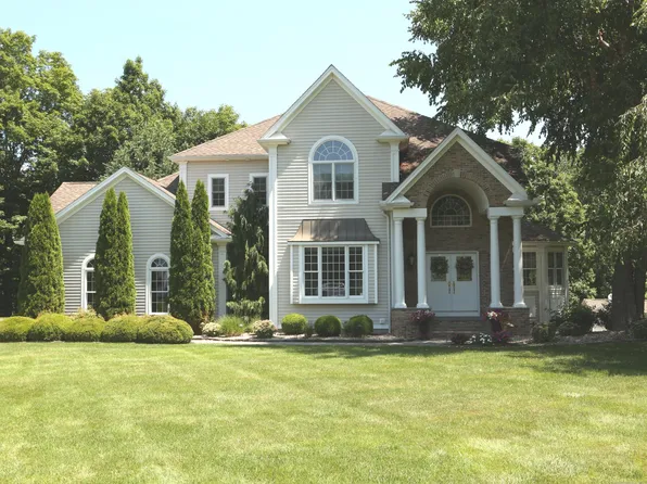 78 Metacomet View, Southington, CT 06489